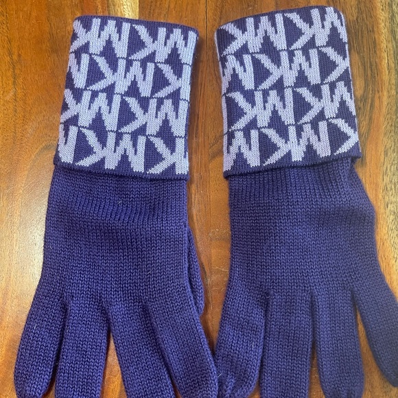 Michael Kors Accessories - Michael Kors knitted purple gloves